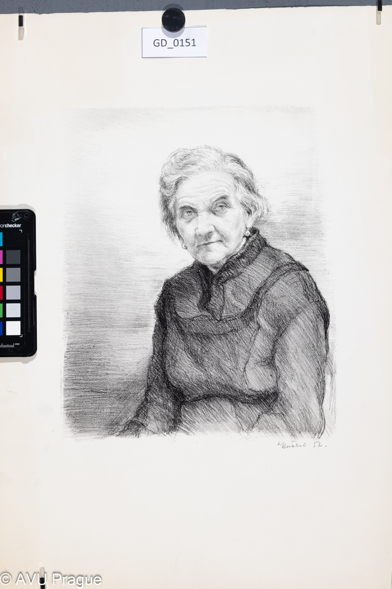 Karel Hučko; Stará paní ve svetru;1952; Litografie; 28 x 23; 52 x 35;Silovský