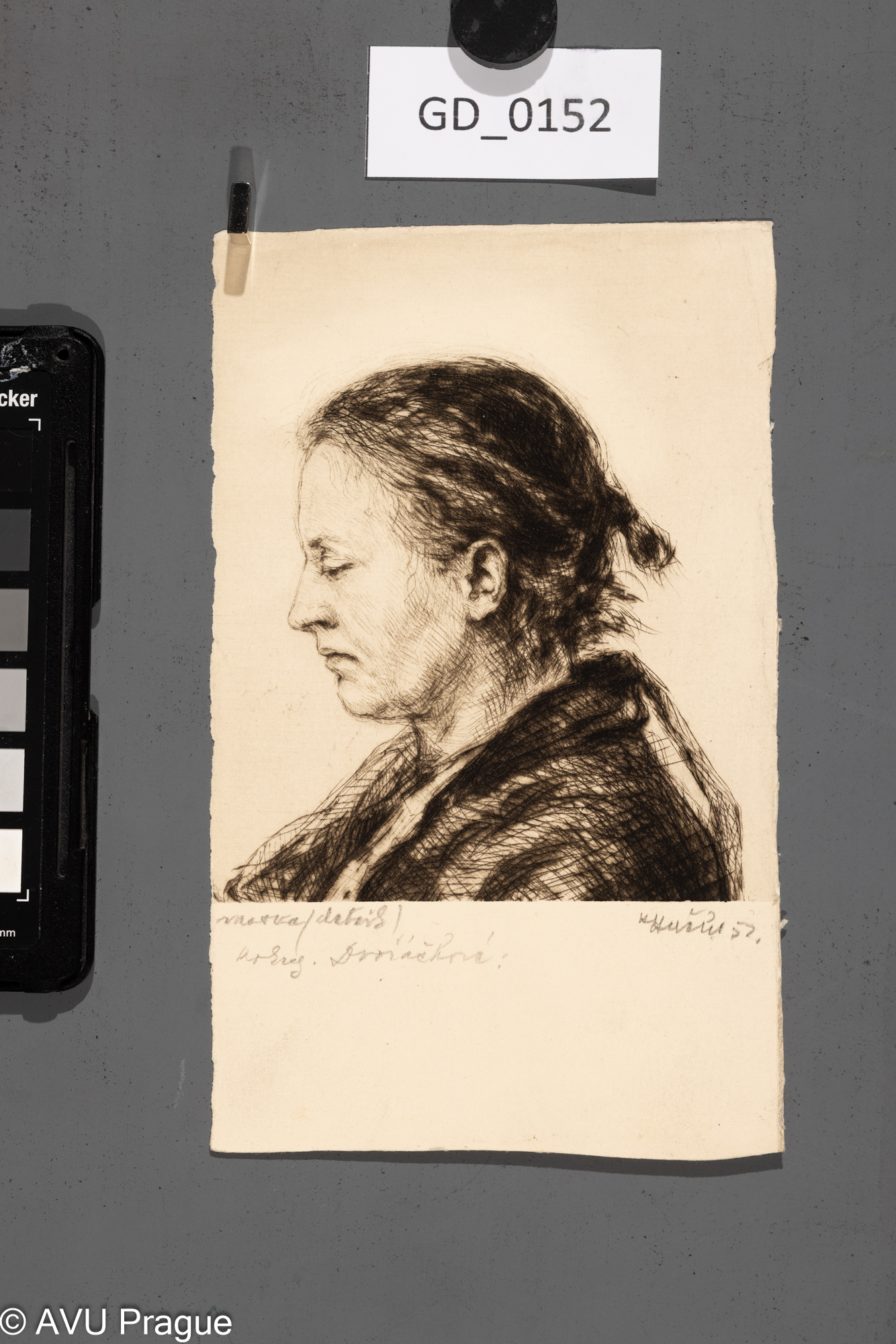 Karel Hučko; Matka (detail);1952; Suchá jehla; 12, 8 x 10;17,4 x 10,2;Silovský; koleg . Dvořáčková