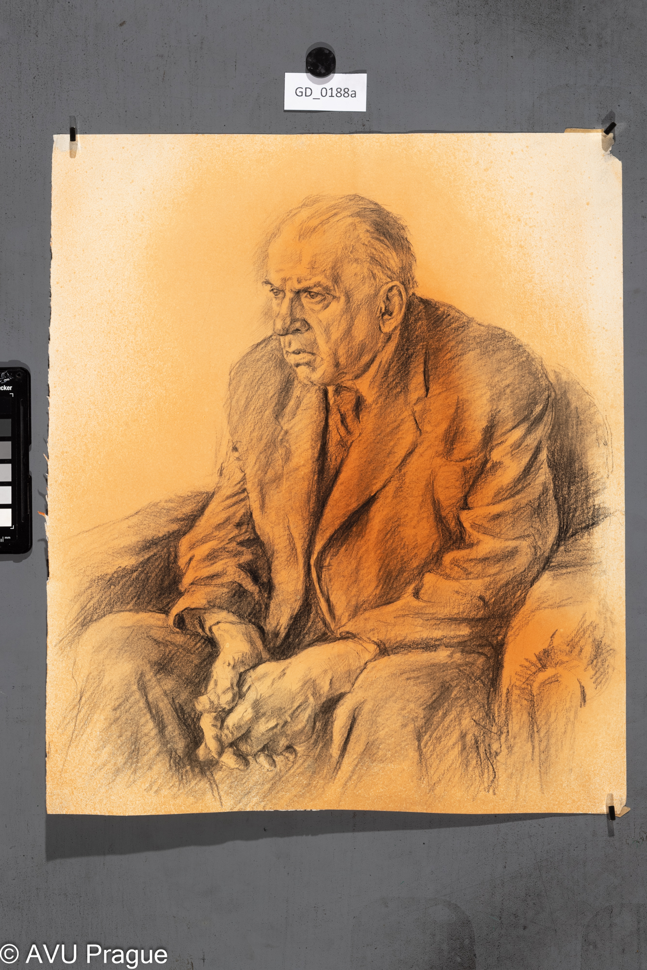 Zdeňek Veselý; Portrét muže, 1954, Kresba uhlem, 45,5 x 38,5Silovský