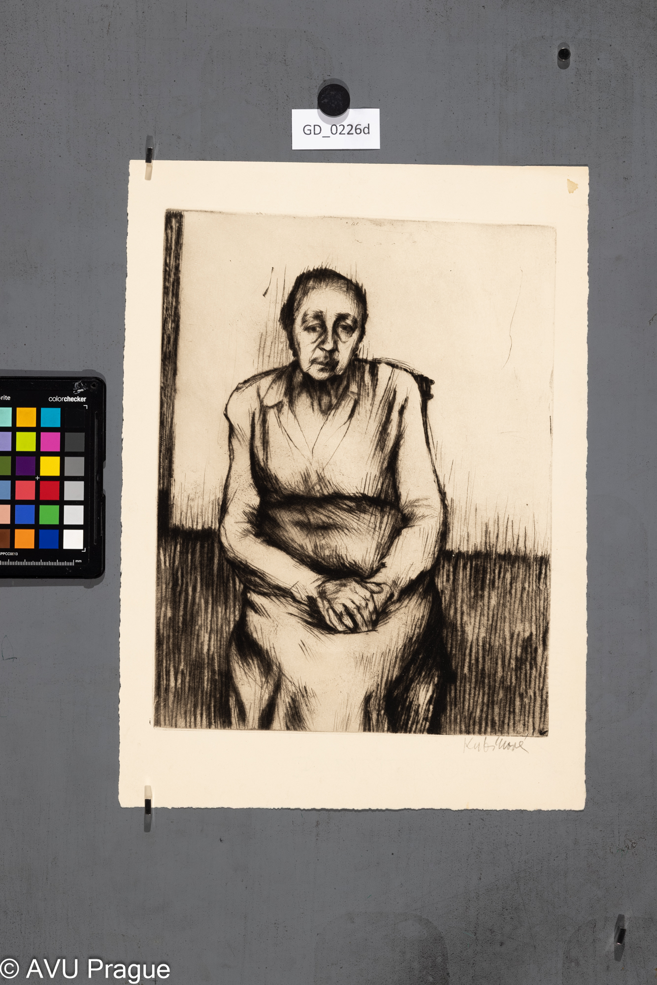 Jiřina KubínováSedicí stará žena s rukama v klíněSuchá jehla 25 x 32,340,2 x 28,8Silovský