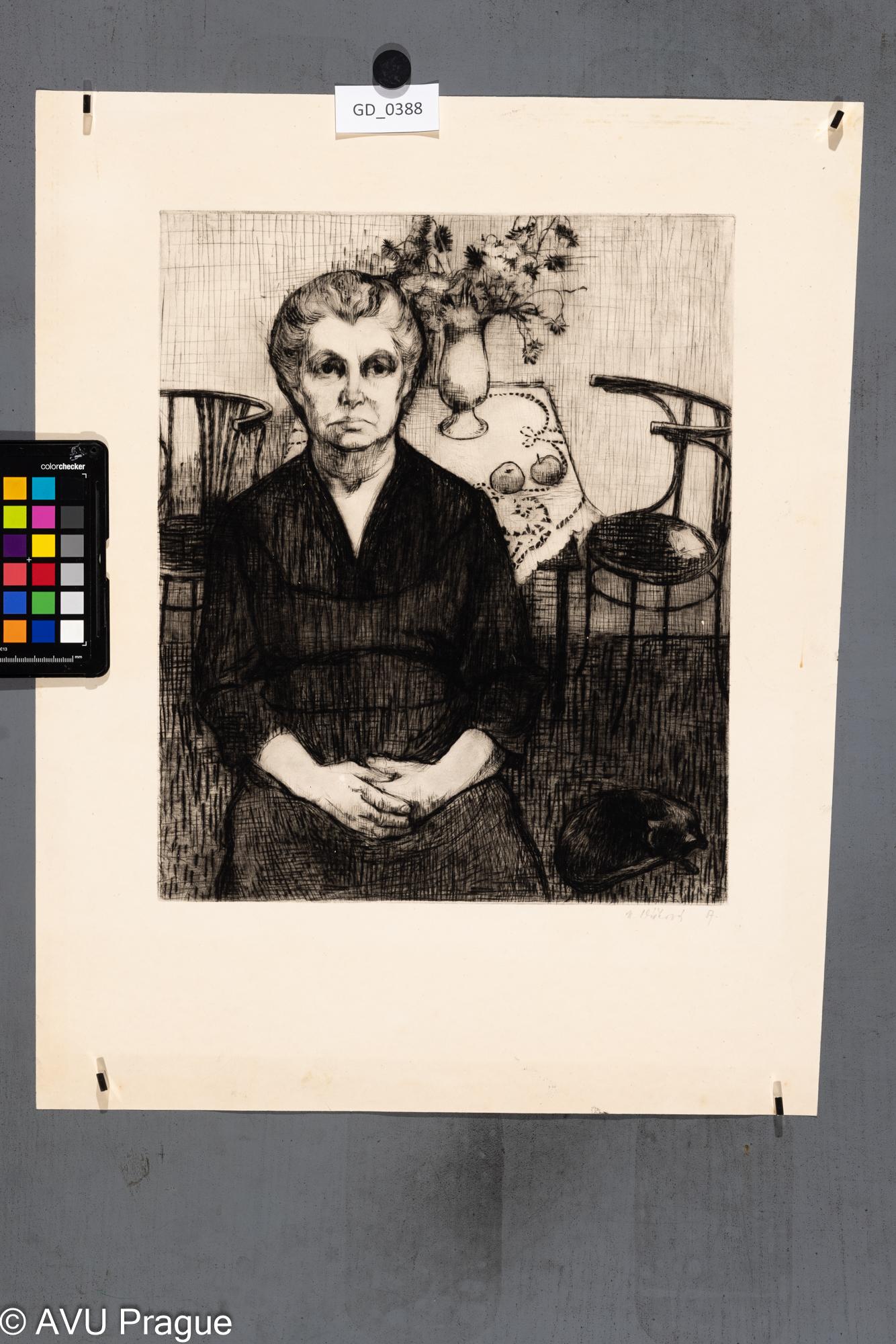 Naděžda Plíšková, Sedící žena s kočkou a zátiším, 1957, Suchá jehla, 36,5 x 30,3, 53,4 x 41,5Souček