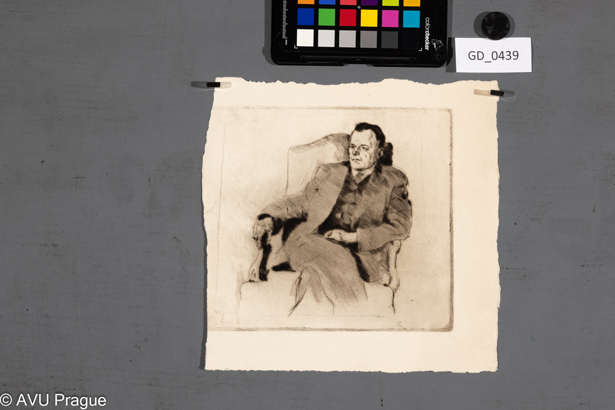 Neurčen, Sedící starší muž s knírem, Lept / kresba, 32,2 x 28,51 x 38