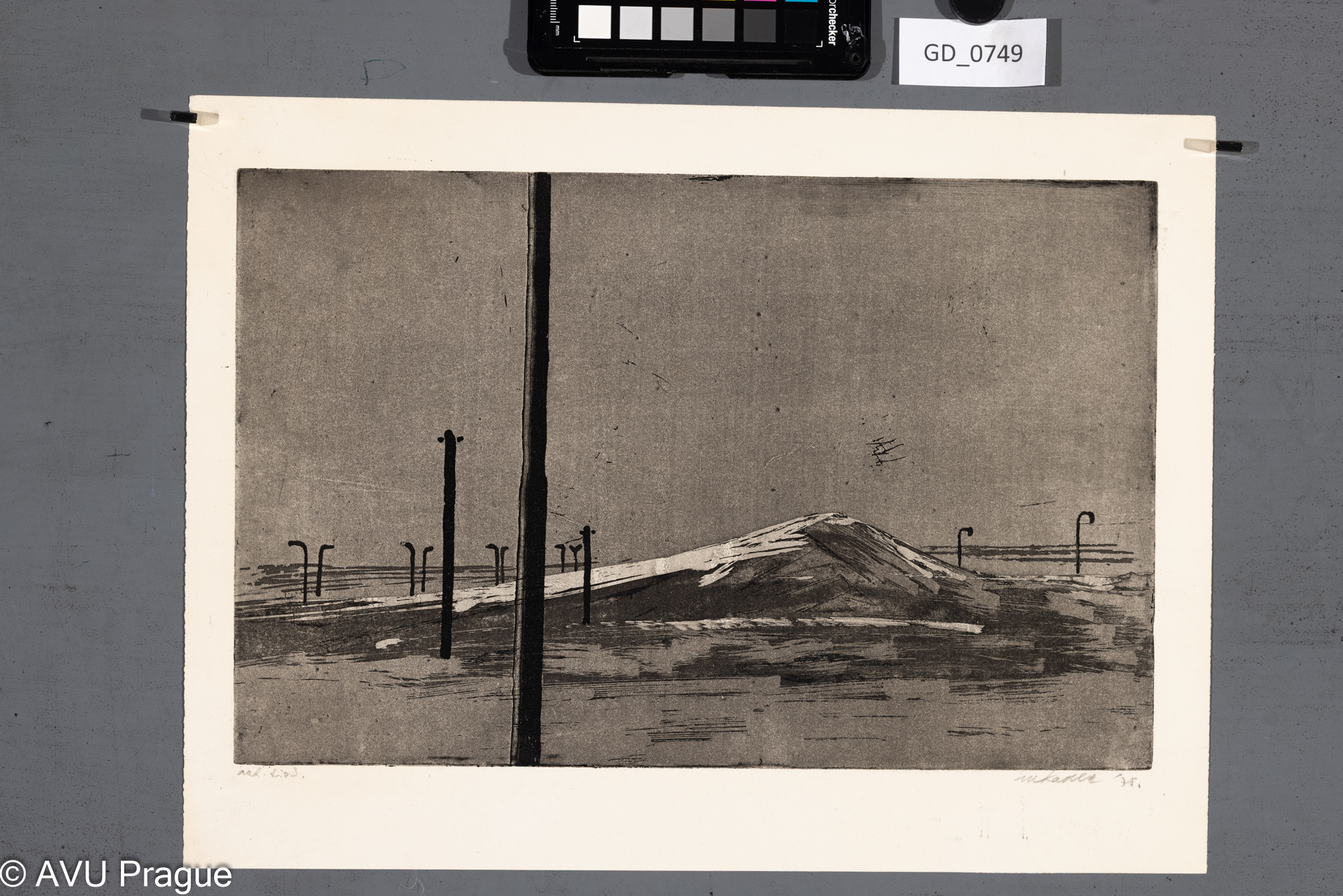 Martin Kadlec, Horizont s vrcholkem a sloupy, 1975, Lept / akvatinta, 21,3 x 33,5, 28,2 x 37,7,Čepelák