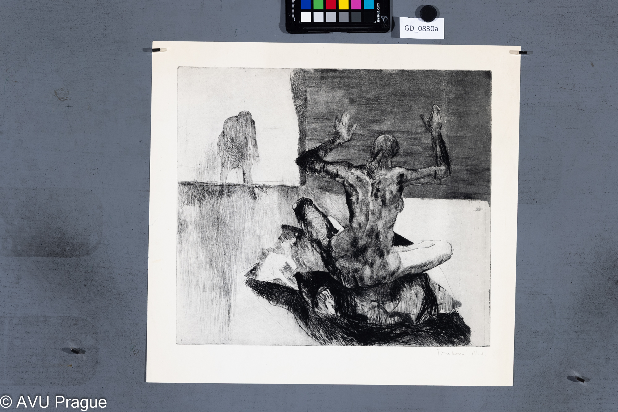 Eva Tomková, Žena v jogínské poloze s postavou na pozadí, 70. léta, Suchá jehla, 30,1 x 37,5,40,8 x 44,Jiroudek