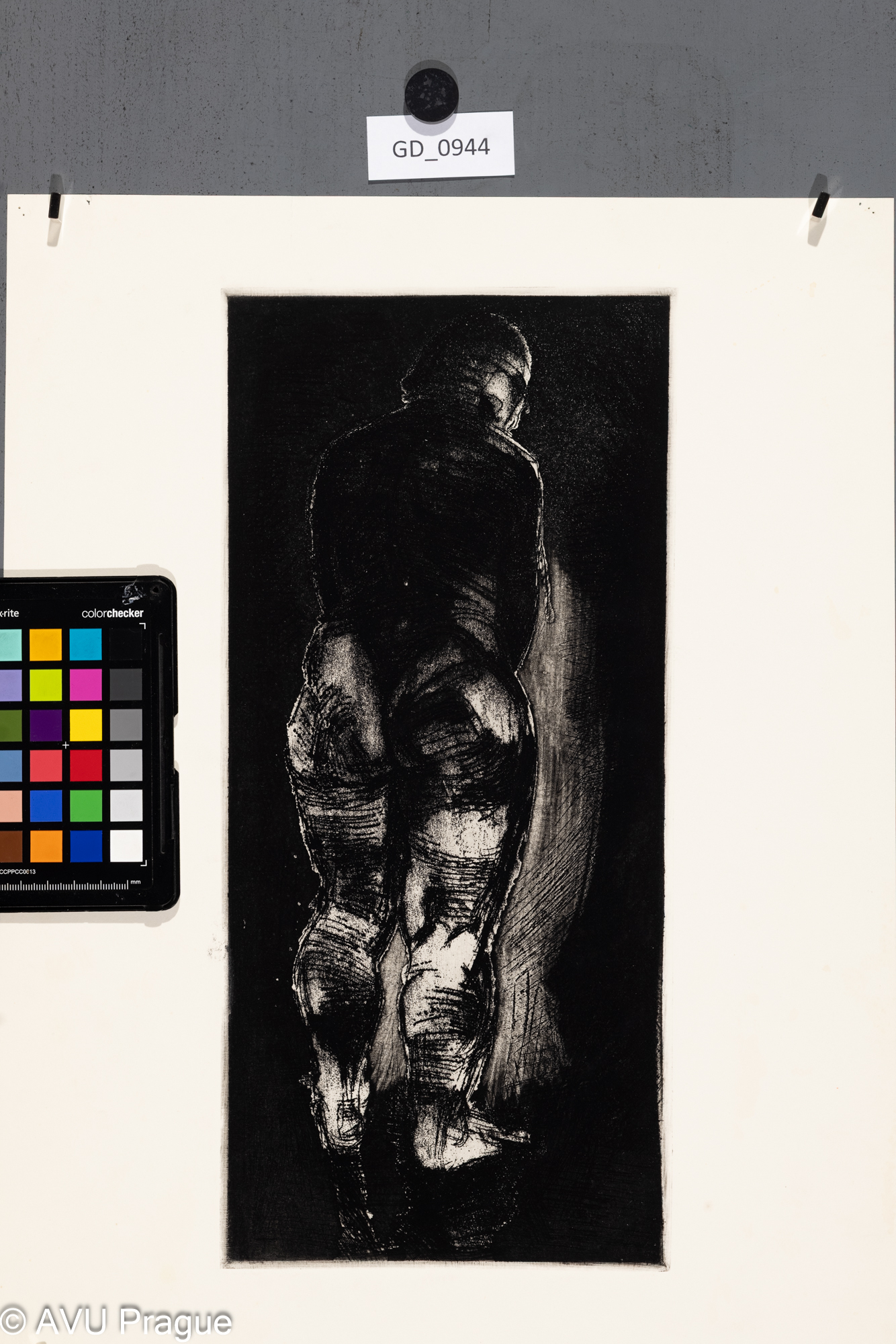 nezjištěno, Model - postava zezadu, Měkký kryt / akvatinta,36,2 x 16,8, 45,8 x 33,8