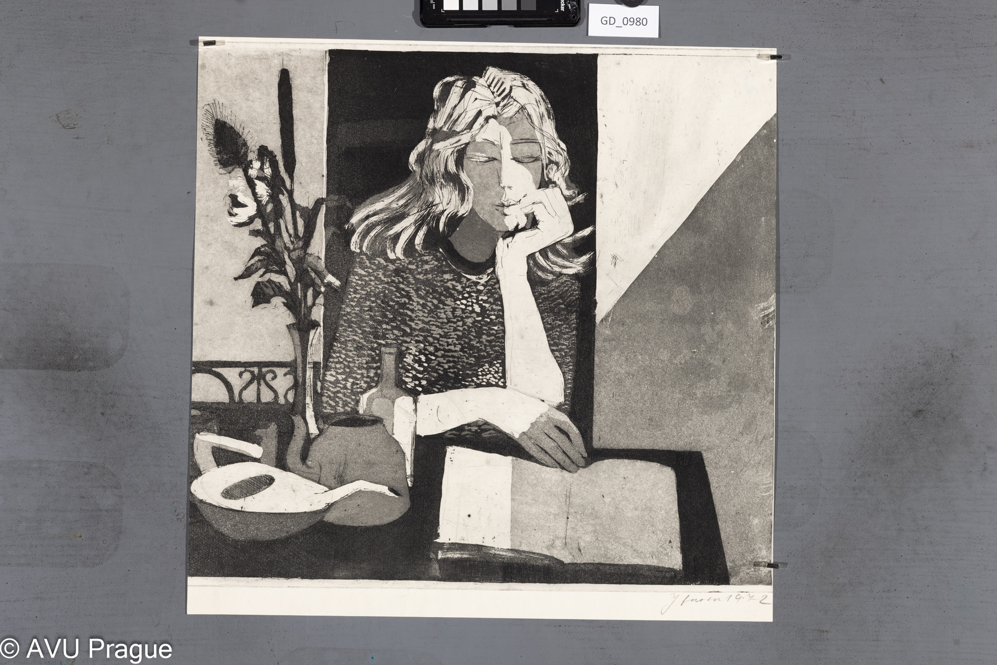 J. ... - nečitelná sig.,Čtoucí dívka, 1972, Akvatinta, 42,7 x 46,45,1 x 46,
