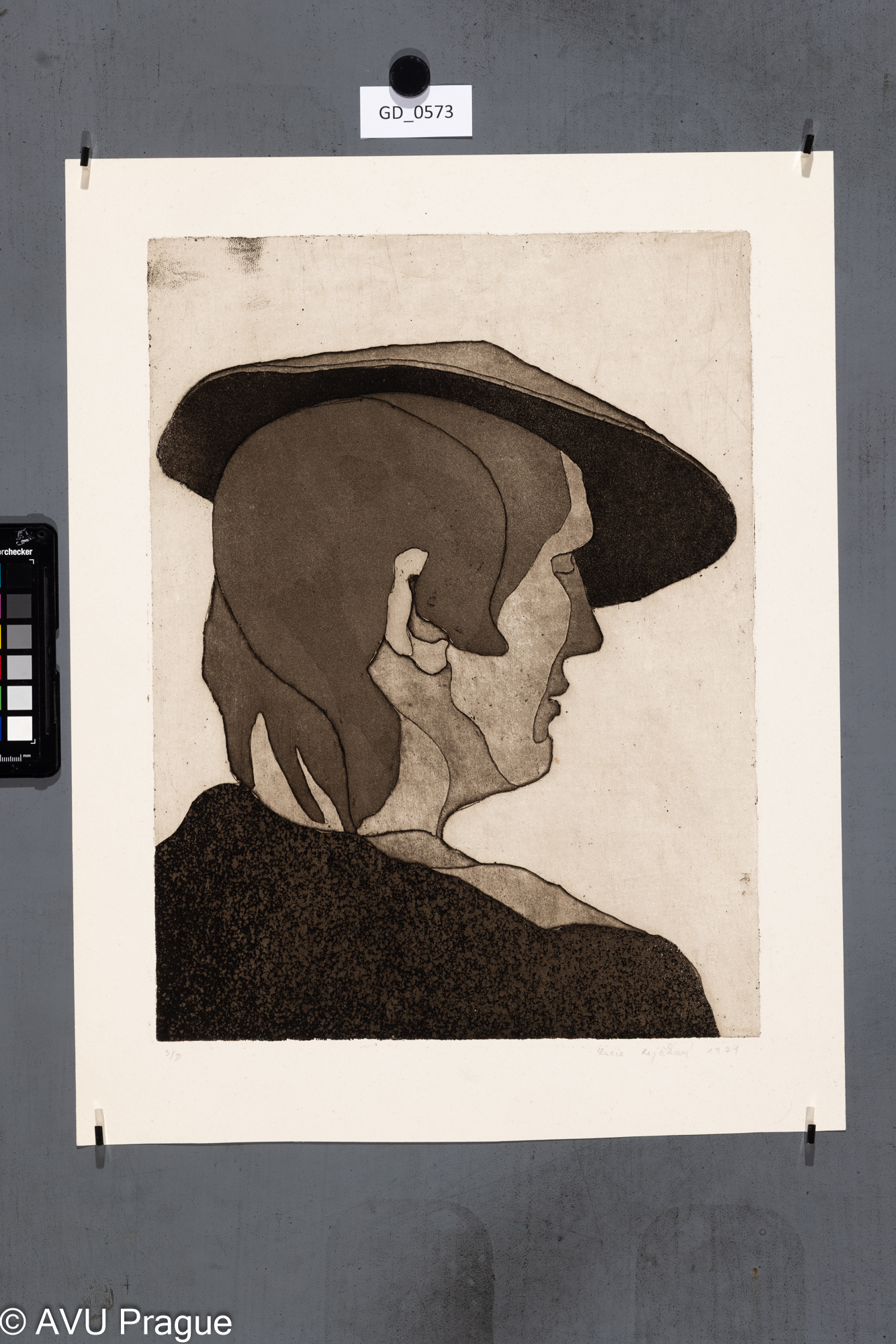 Poloprofil ženské hlavy