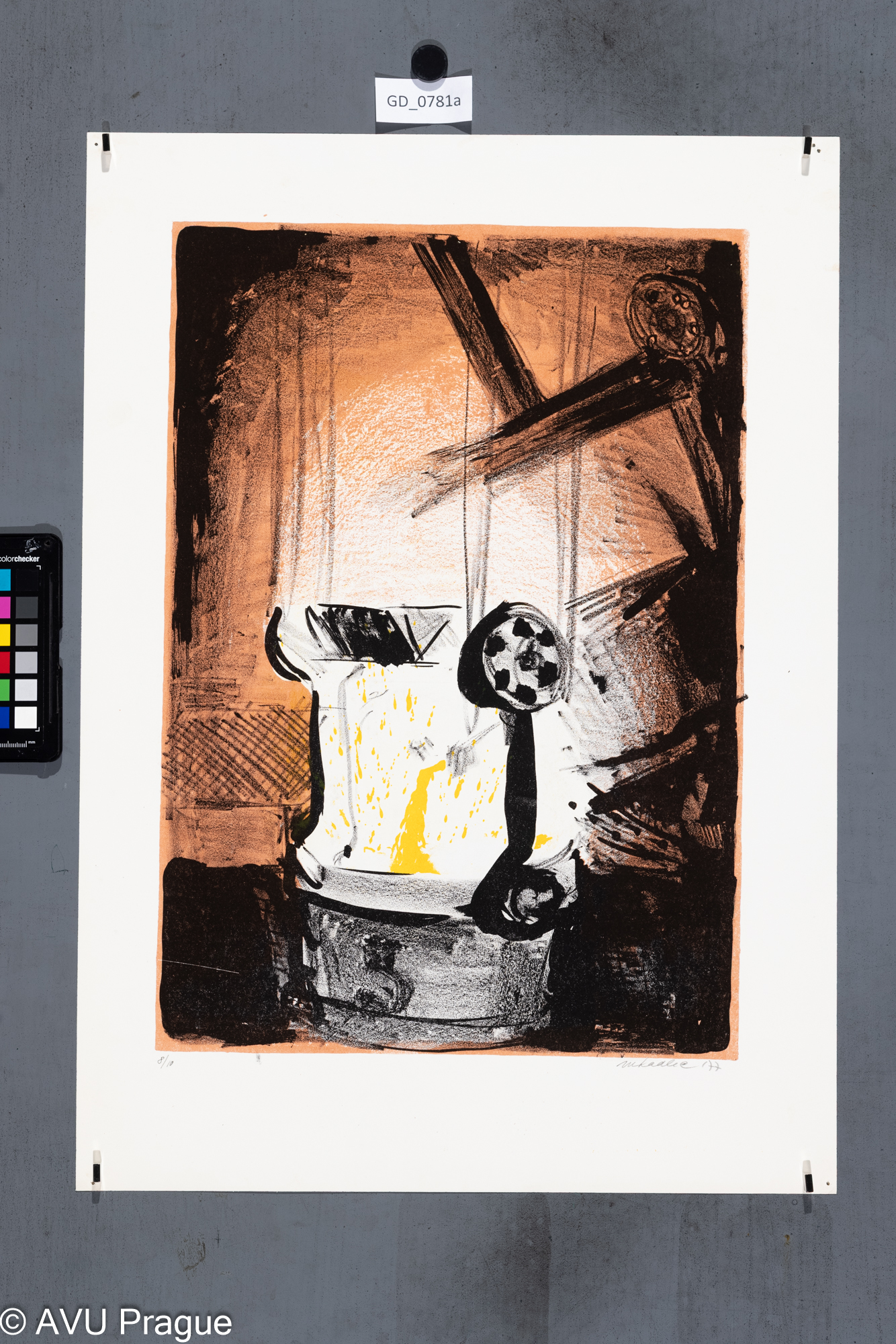 Jeřáb zvedá pánev_Hutě