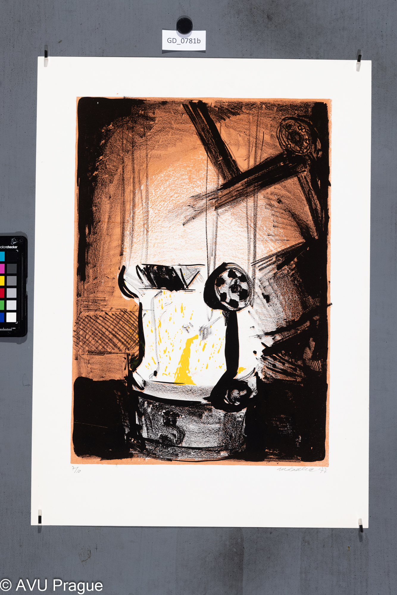 Jeřáb zvedá pánev_Hutě